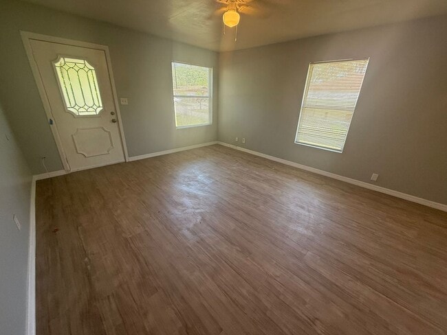 Building Photo - Charming 2/1 in Winter Haven - Move in Ready!