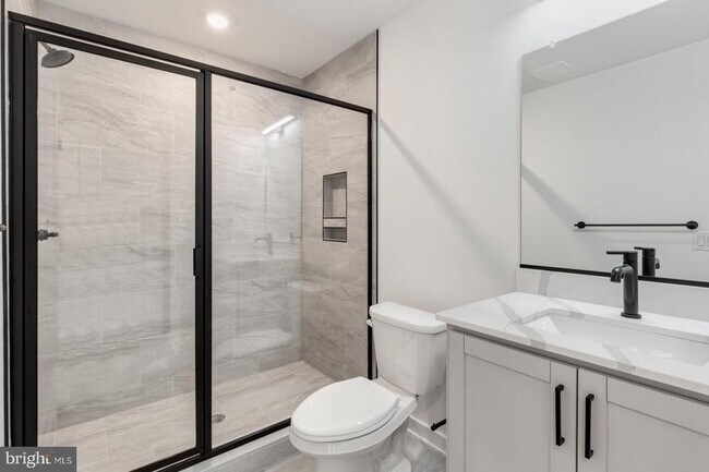 Building Photo - 2046 E Lehigh Ave