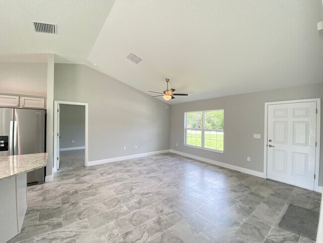 Building Photo - Desirable SW Ocala Neighborhood 4/2/2