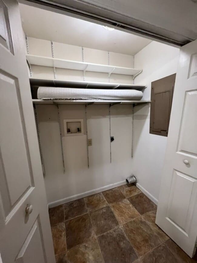 Building Photo - 2BR house near CofO!!!