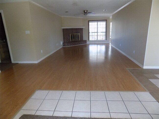 Building Photo - 22623 River Birch Dr