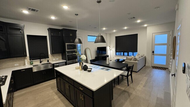 Building Photo - 702 Resort Dr