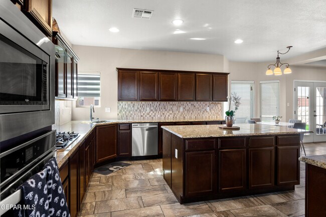 Building Photo - 13232 Emerald Isle St