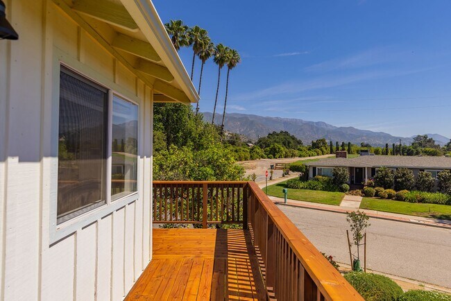 Building Photo - 1121 Mercer Ave