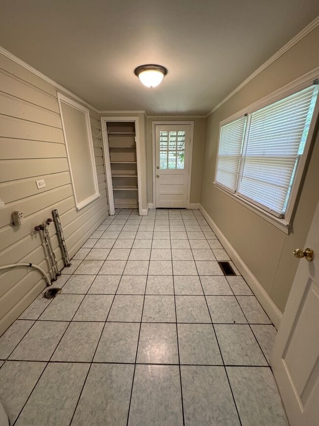 Building Photo - 3/1 House in West Rome with bonus room- $1...