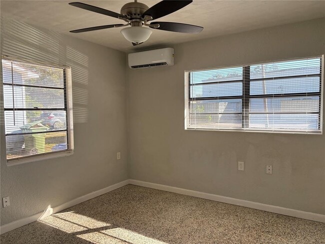 Building Photo - 219 21st St E