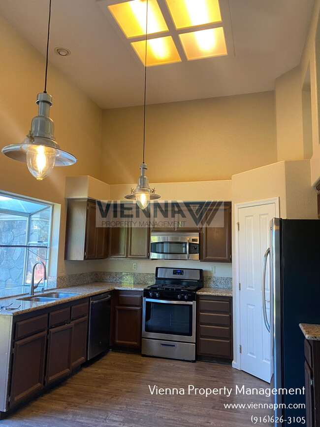 Building Photo - 4900 Brittany Ct