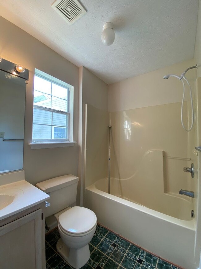 Building Photo - Raintree