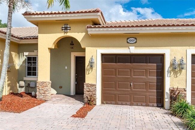 Building Photo - 1207 NE 32nd Terrace