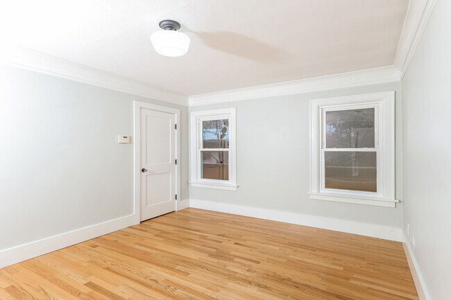 Building Photo - Updated Ravenna 4 Bed / 2 Bath Home