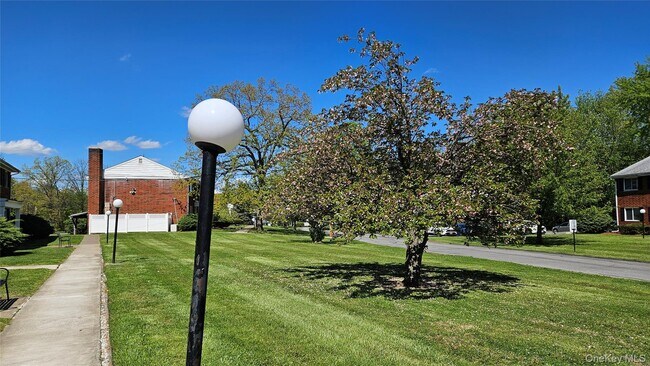 Building Photo - 76 Manor Dr