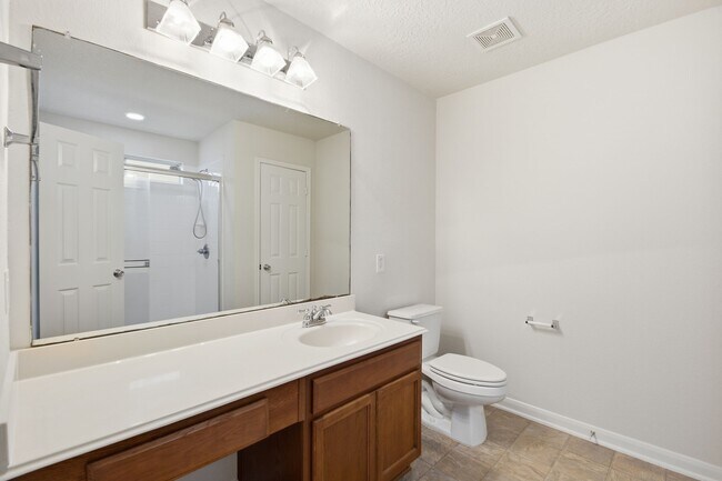 Building Photo - 3023 Legends York Dr