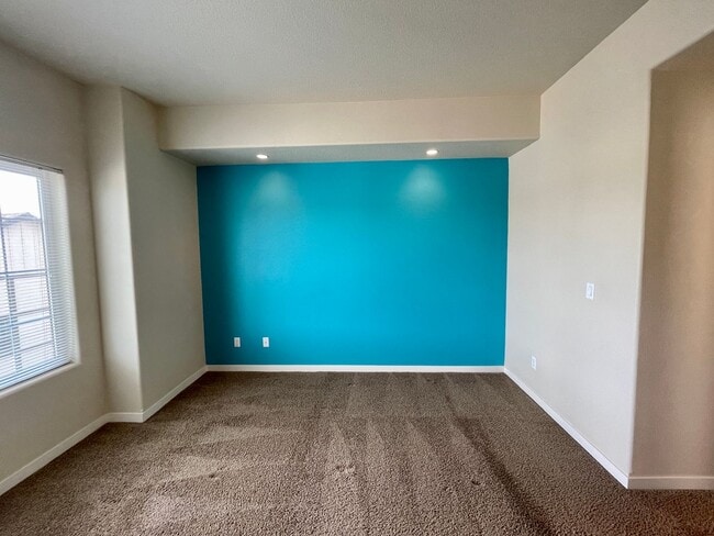 Building Photo - Villebois Townhome with Access to the Sparrow Creek Community Center