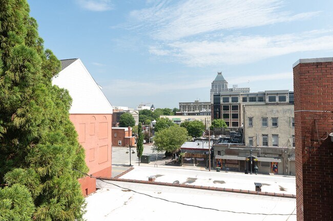 Building Photo - 360 S Elm St