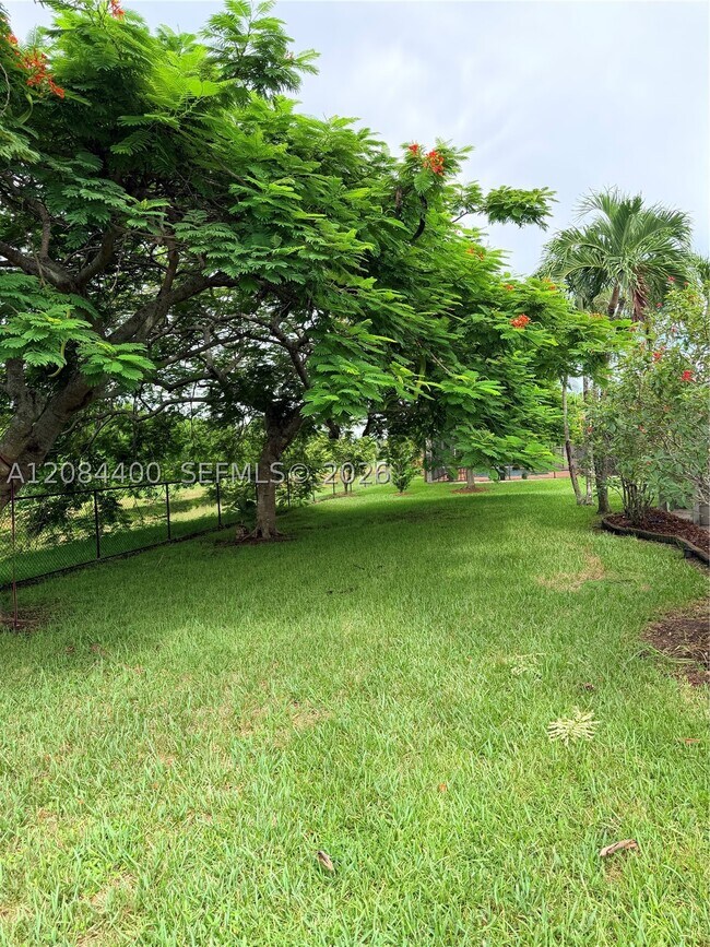 Building Photo - 16643 Golfview Dr