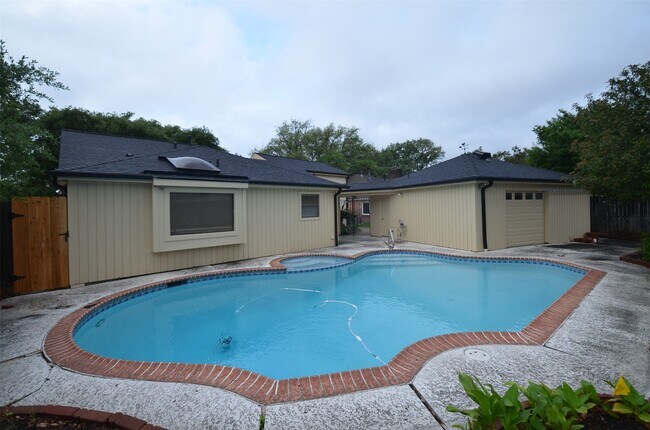 Building Photo - 12310 Burgoyne Dr