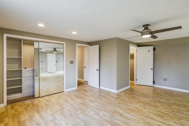 Building Photo - 1827 Larchmont Ln