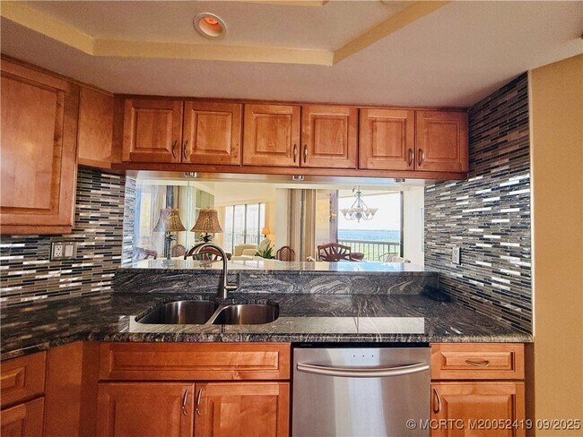 Building Photo - 9500 S Ocean Dr