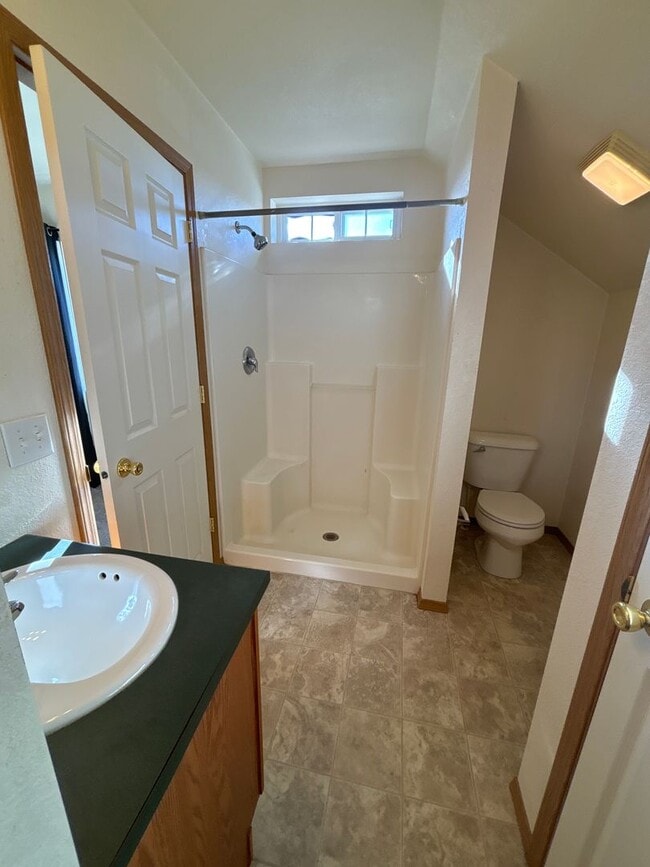 Building Photo - WINTER SPECIAL - $1695 Base Rent January-March - 2 Bed 2 Bath