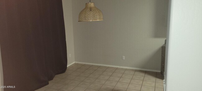 Building Photo - 2600 E Springfield Pl