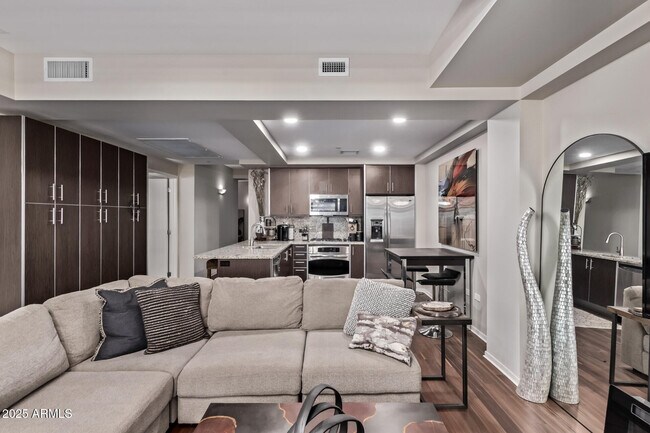 Building Photo - 7117 E Rancho Vista Dr