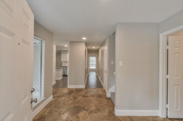 Building Photo - 2119 Woodstream Dr