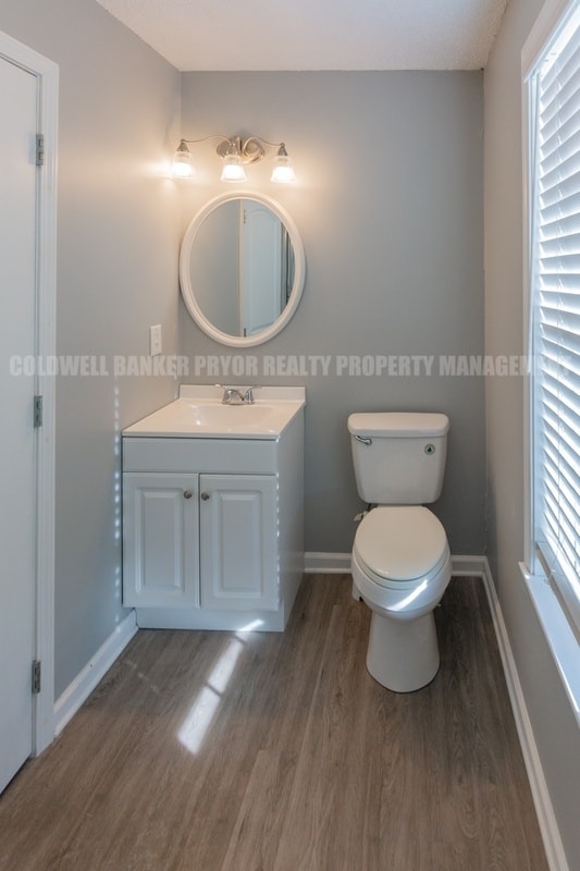 Building Photo - 345 Yoakum St