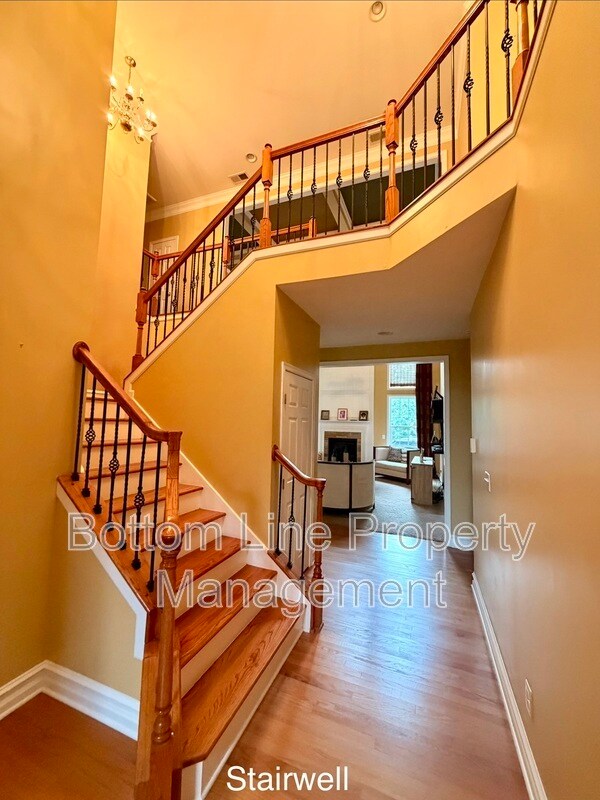 Building Photo - 8045 Talcott Dr