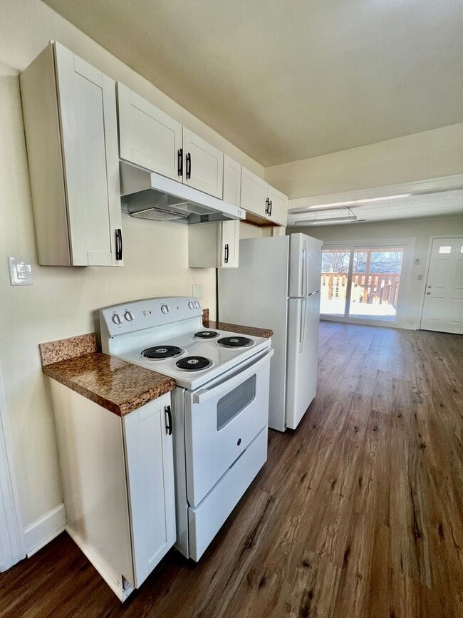 Building Photo - Move-In Ready 3-Bedroom Home with Modern Kitchen & Private Outdoor Oasis