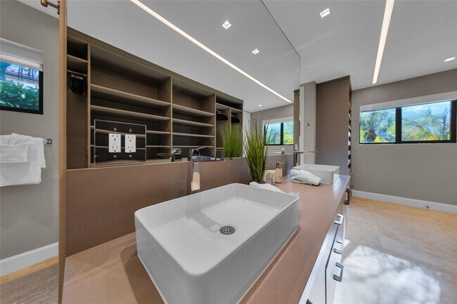 Building Photo - 616 Riviera Isle Dr