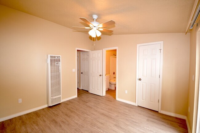 Building Photo - 1335 Ortiz Dr SE