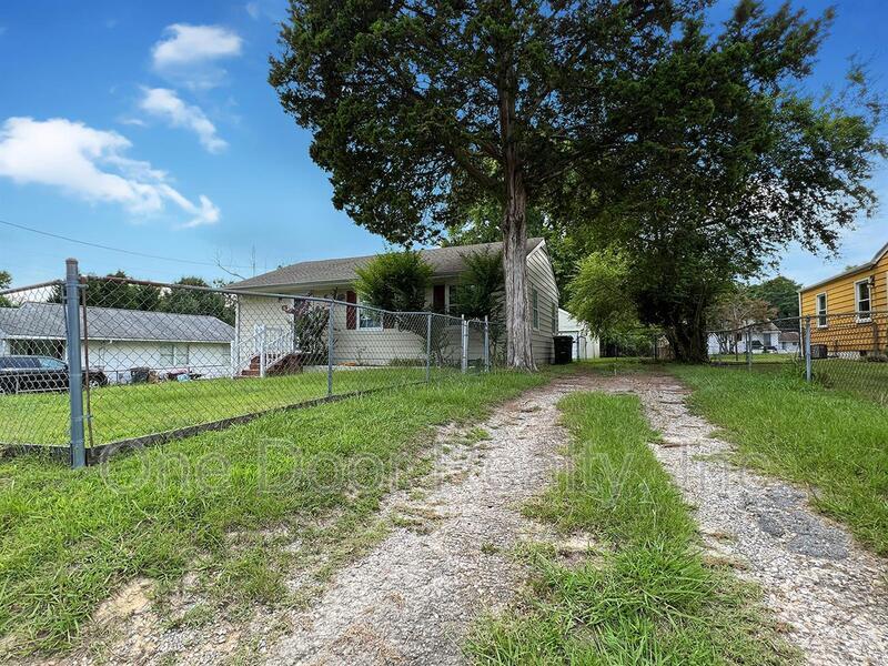 Building Photo - 130 Nelson Dr