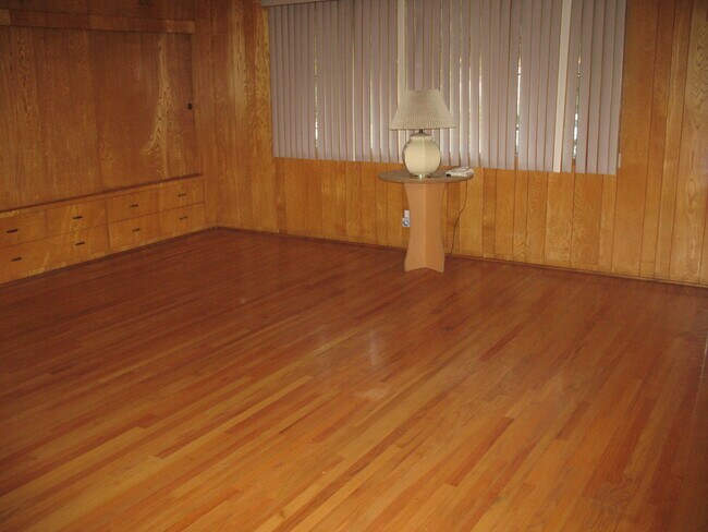 Building Photo - 3121 W Wyoming Ave