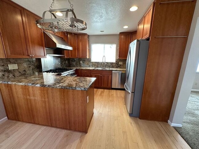 Building Photo - 285 Lemming Dr