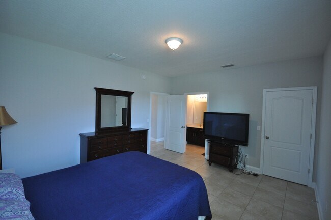 Building Photo - Large Home at Work Golf Village