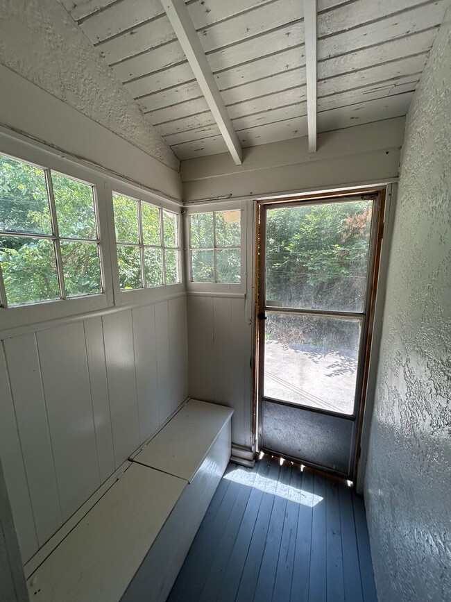 Building Photo - Charming 4-Bed Home with Fireplace & Hardw...