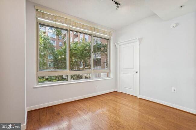 Building Photo - 820 N Pollard St