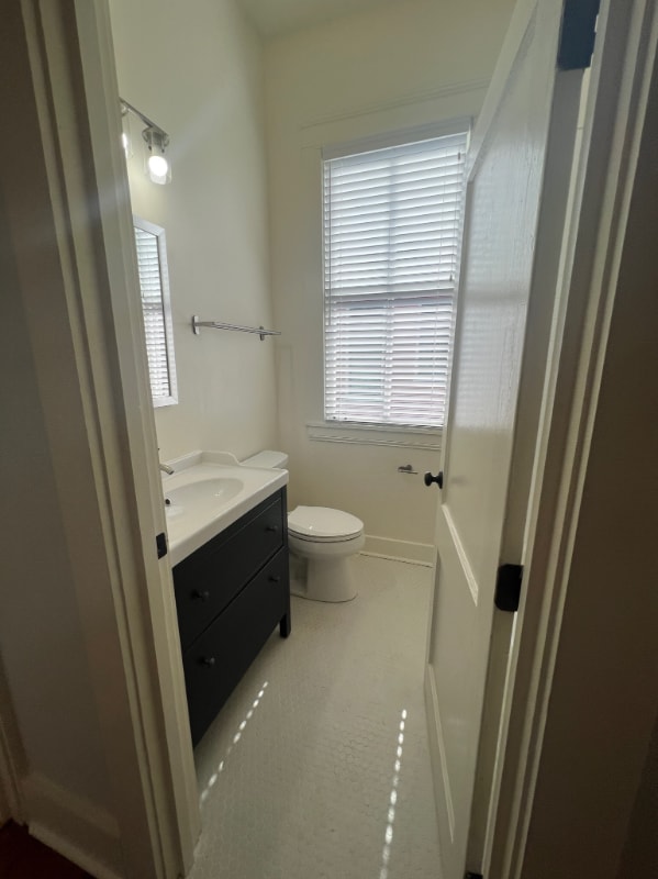 Building Photo - 514 E 8th St