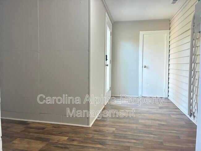 Building Photo - 110 Martin St