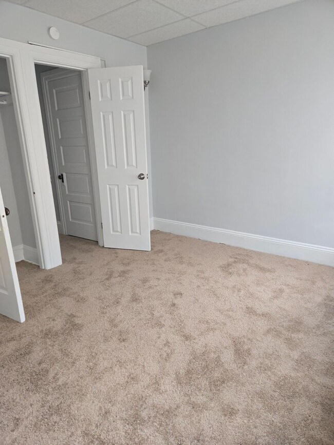 Building Photo - 315 E Morton St