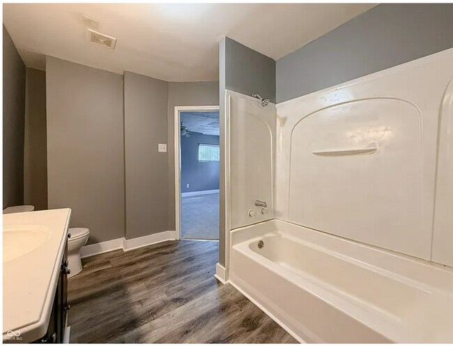 Building Photo - 3736 Kinnear Ave