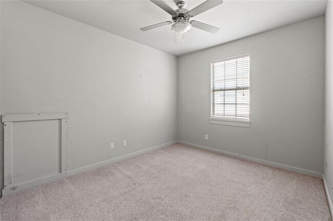 Building Photo - 12800 Venice Ln