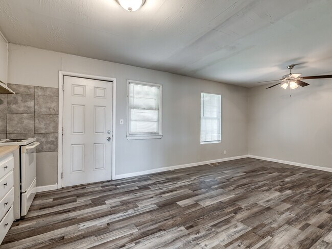 Building Photo - 1314 SE 40th St