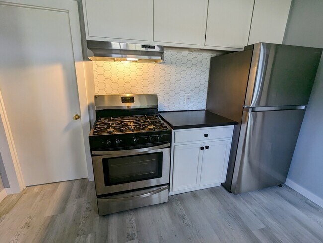 Kitchen - 413 N Maple St