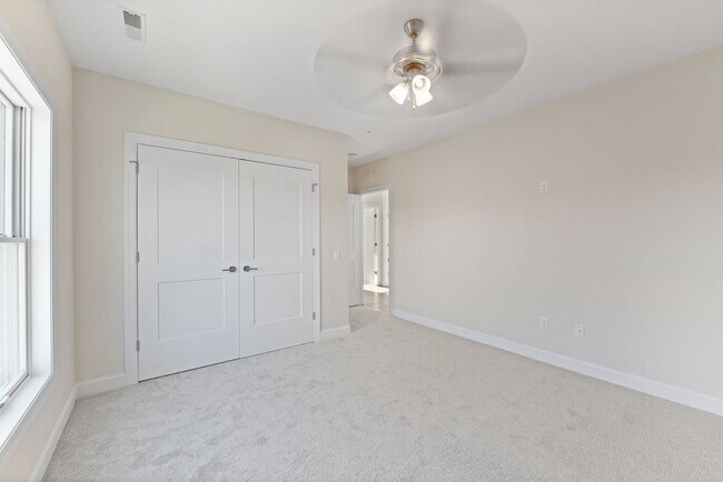 Building Photo - 5233 Highpointe Lakes Dr