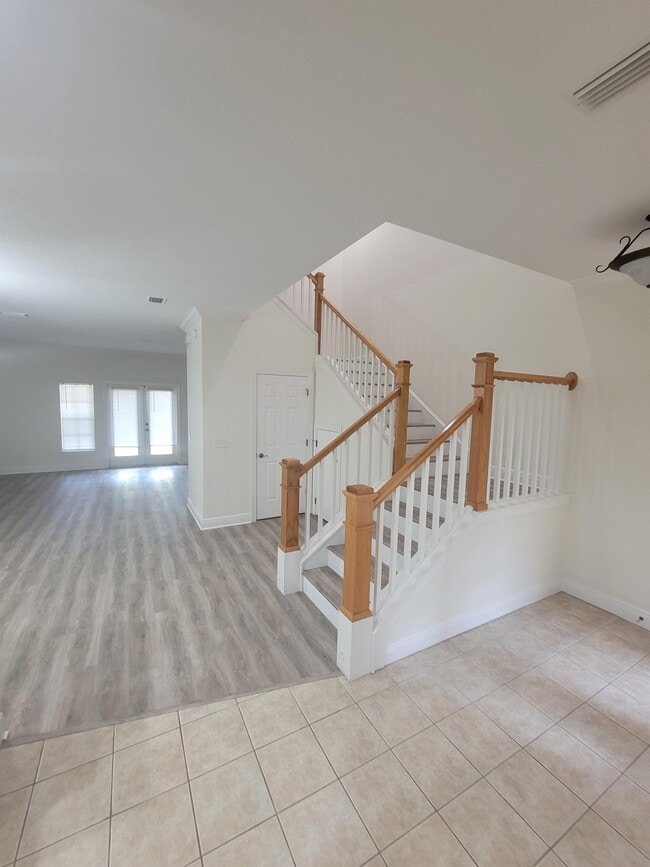 Building Photo - 273 Valencia Cir