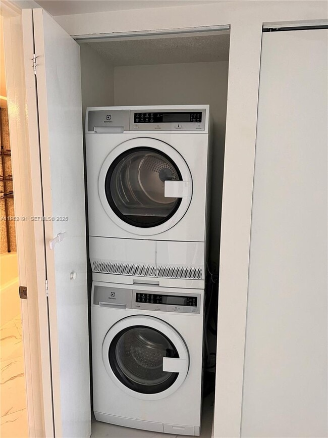 Building Photo - 210 174th St