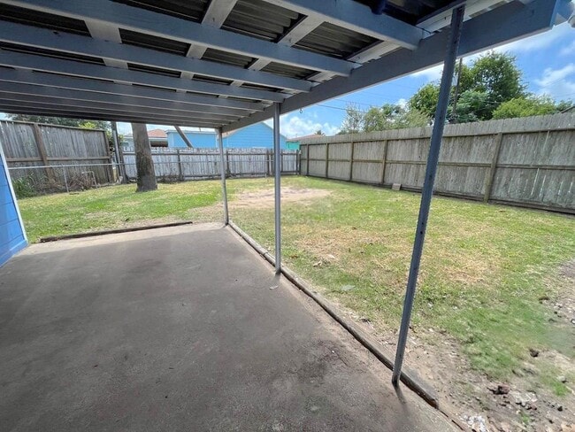 Building Photo - 1502 Bayou Shore Dr