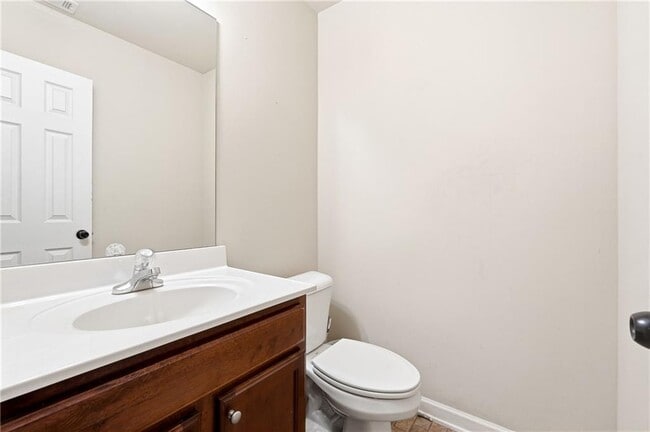 Building Photo - 6199 Thorncrest Dr