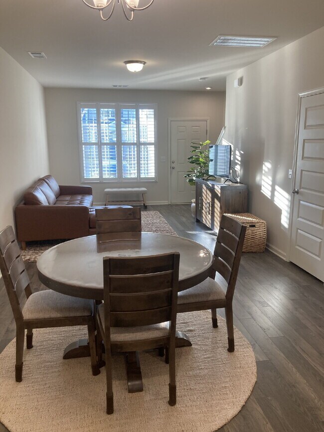 Building Photo - FULLY FURNISHED Home in Hermatige